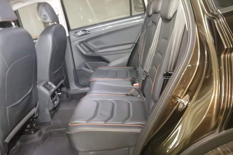 Used Volkswagen Tiguan L 2017 330TSI Automatic Two-Wheel Drive Flagship Edition Interior 4