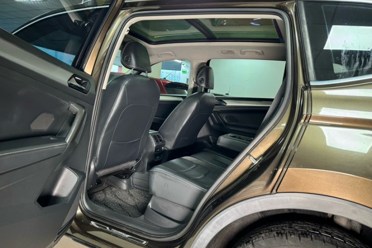 Used Volkswagen Tiguan L 2017 330TSI Automatic Two-Wheel Drive Luxury Edition Interior 7