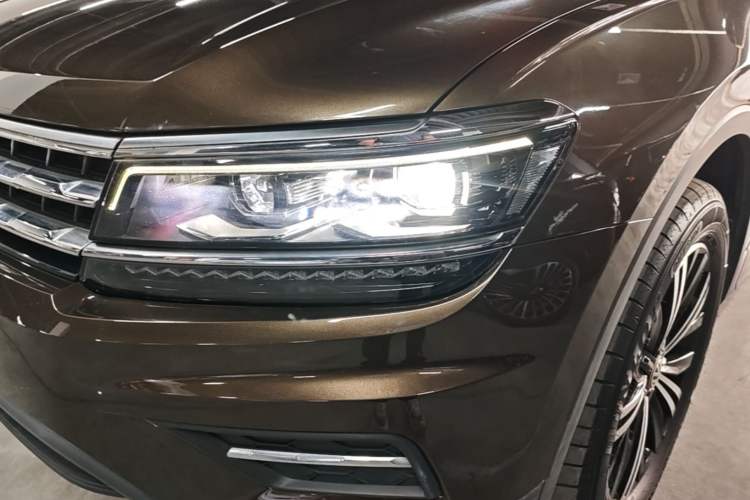 Used Volkswagen Tiguan L 2017 380TSI Automatic All-Wheel-Drive Luxury Edition Left Front Headlight