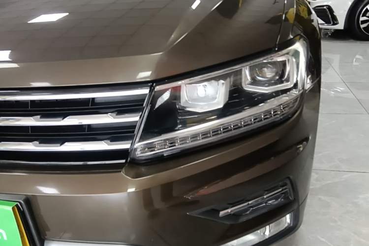 Used Volkswagen Tiguan L 2017 330TSI Automatic Two-Wheel Drive Luxury Edition Left Front Headlight