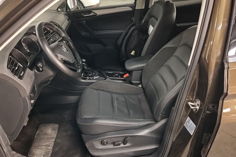 Used Volkswagen Tiguan L 2017 380TSI Automatic All-Wheel-Drive Luxury Edition Left Front Seat