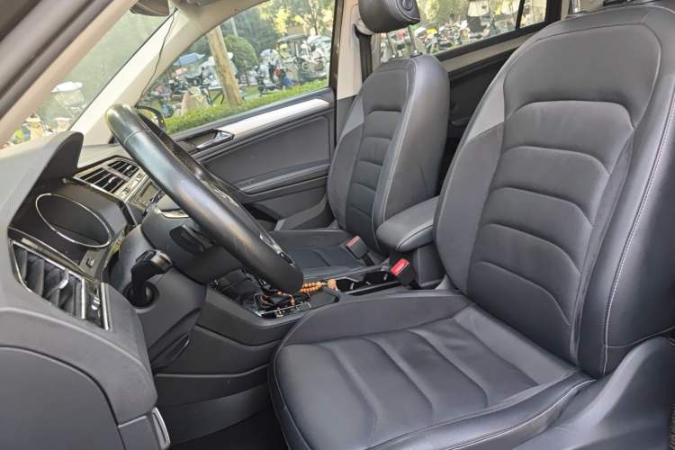 Used Volkswagen Tiguan L 2017 330TSI Automatic Two-Wheel Drive Luxury Edition Left Front Seat