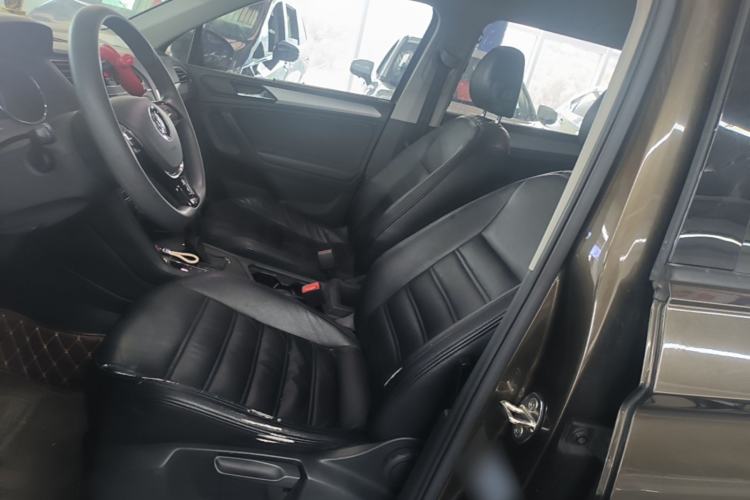 Used Volkswagen Tiguan L 2017 330TSI Automatic Two-Wheel Drive Luxury Edition Left Front Seat