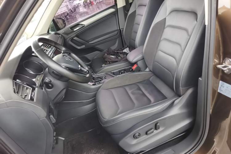 Used Volkswagen Tiguan L 2017 330TSI Automatic Two-Wheel Drive Luxury Edition Left Front Seat