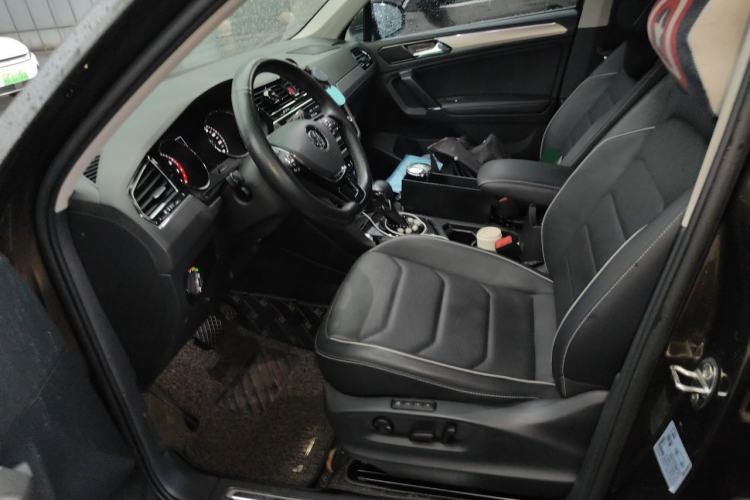 Used Volkswagen Tiguan L 2017 380TSI Automatic All-Wheel-Drive Flagship Edition Left Front Seat