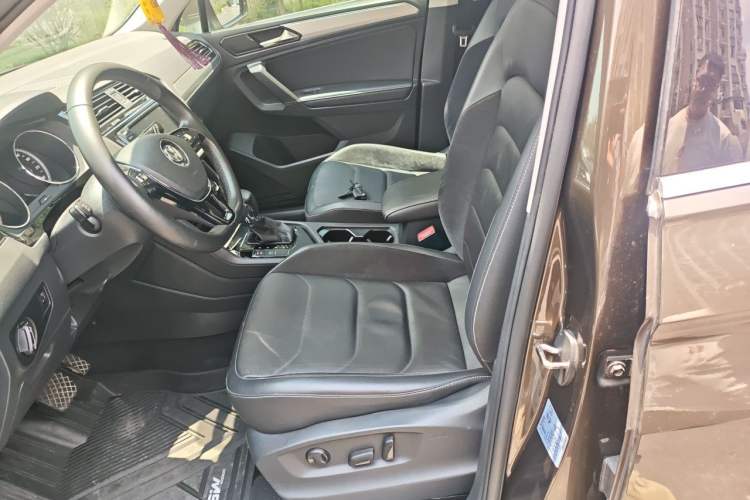 Used Volkswagen Tiguan L 2017 330TSI Automatic Two-Wheel Drive Luxury Edition Left Front Seat