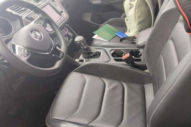 Used Volkswagen Tiguan L 2017 330TSI Automatic Two-Wheel Drive Luxury Edition Left Front Seat