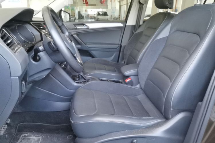 Used Volkswagen Tiguan L 2017 380TSI Automatic All-Wheel-Drive Luxury Edition Left Front Seat