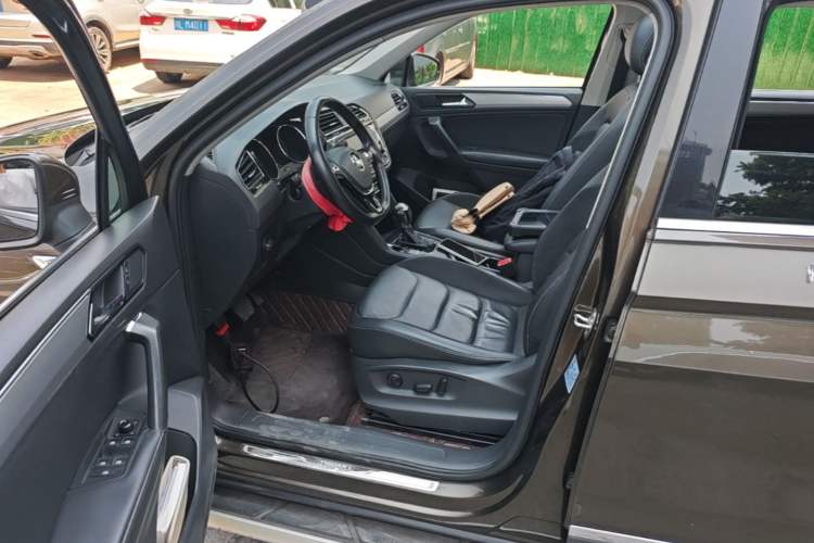 Used Volkswagen Tiguan L 2017 330TSI Automatic Two-Wheel Drive Luxury Edition Left Front Seat
