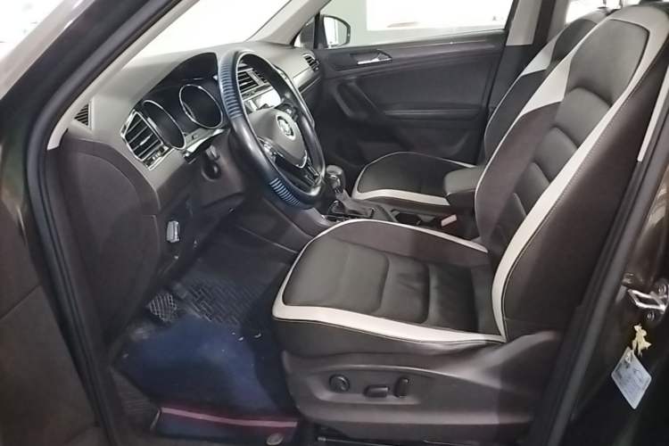 Used Volkswagen Tiguan L 2017 330TSI Automatic Two-Wheel Drive Luxury Edition Left Front Seat