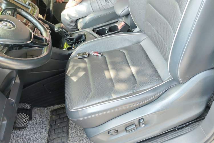 Used Volkswagen Tiguan L 2017 330TSI Automatic Two-Wheel Drive Flagship Edition Left Front Seat