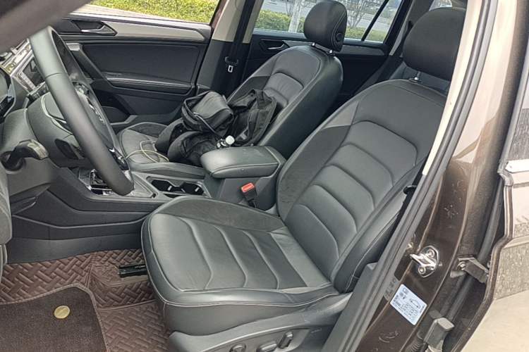 Used Volkswagen Tiguan L 2017 330TSI Automatic Two-Wheel Drive Luxury Edition Left Front Seat