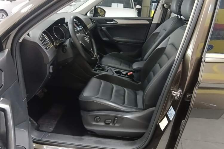 Used Volkswagen Tiguan L 2017 330TSI Automatic Two-Wheel Drive Luxury Edition Left Front Seat