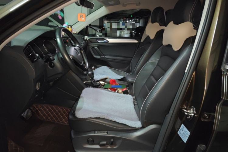 Used Volkswagen Tiguan L 2017 380TSI Automatic All-Wheel-Drive Flagship Edition Left Front Seat