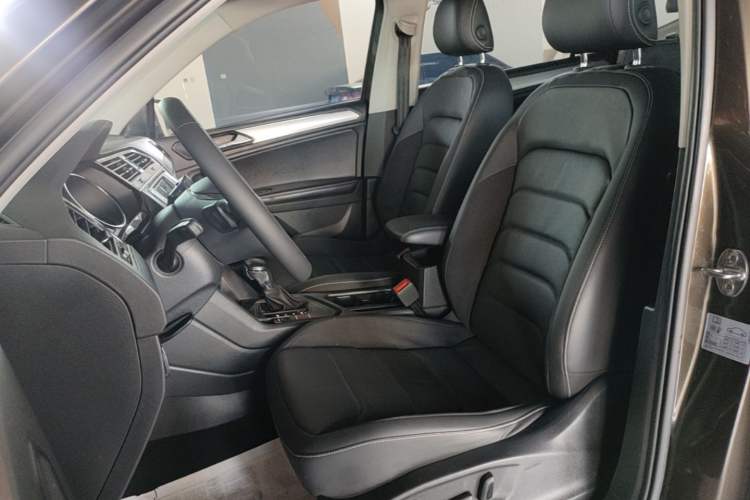 Used Volkswagen Tiguan L 2017 330TSI Automatic Two-Wheel Drive Luxury Edition Left Front Seat