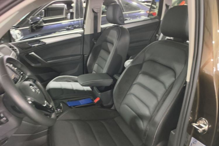 Used Volkswagen Tiguan L 2017 380TSI Automatic All-Wheel-Drive Luxury Edition Left Front Seat
