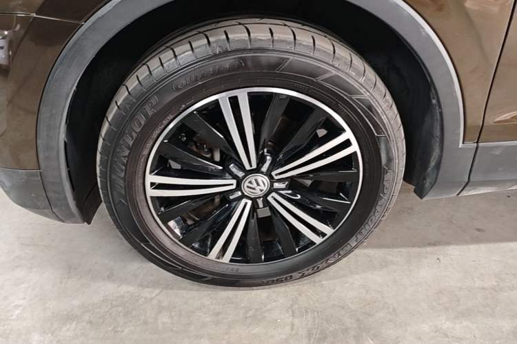Used Volkswagen Tiguan L 2017 380TSI Automatic All-Wheel-Drive Luxury Edition Left Front Wheel Hub