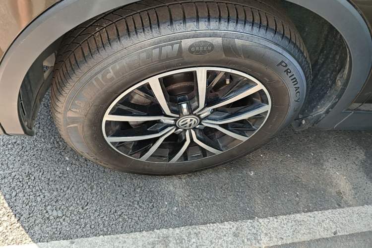 Used Volkswagen Tiguan L 2017 330TSI Automatic Two-Wheel Drive Luxury Edition Left Front Wheel Hub