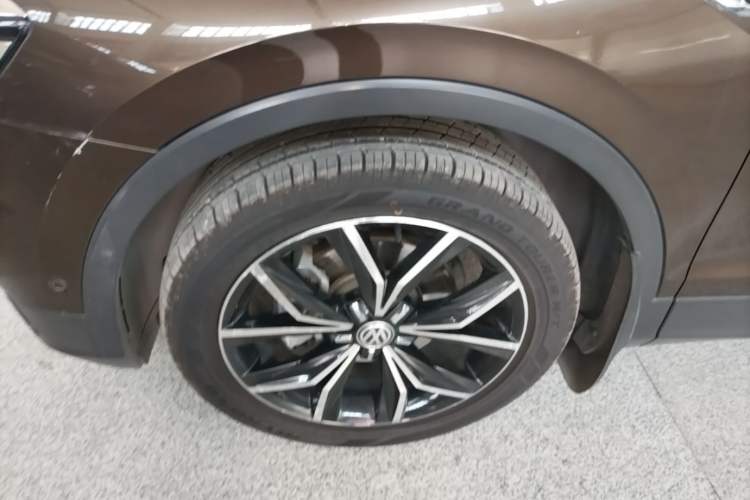 Used Volkswagen Tiguan L 2017 380TSI Automatic All-Wheel Drive Supreme Flagship Edition Left Front Wheel Hub