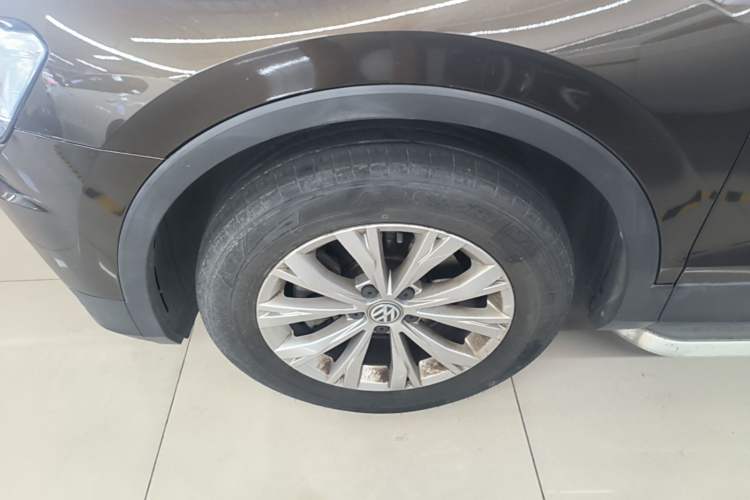 Used Volkswagen Tiguan L 2017 330TSI Automatic Two-Wheel Drive Luxury Edition Left Front Wheel Hub