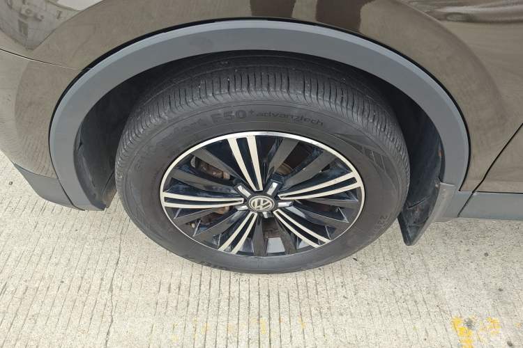 Used Volkswagen Tiguan L 2017 380TSI Automatic All-Wheel-Drive Luxury Edition Left Front Wheel Hub