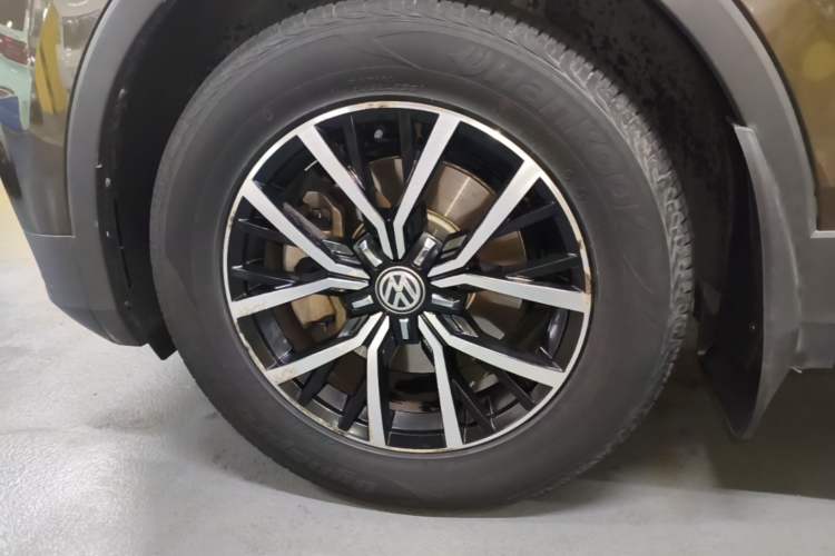 Used Volkswagen Tiguan L 2017 330TSI Automatic Two-Wheel Drive Comfort Edition Left Front Wheel Hub