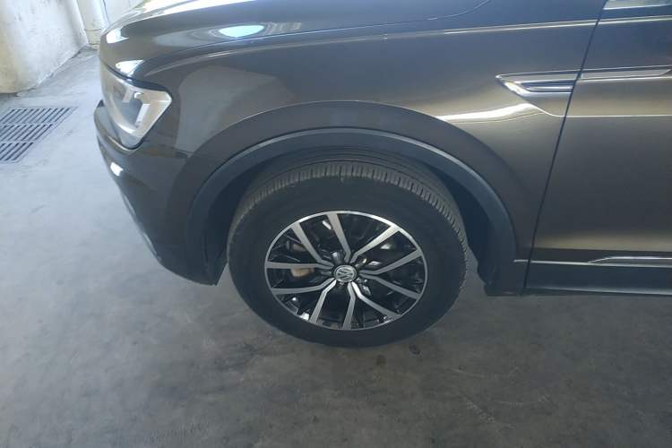 Used Volkswagen Tiguan L 2017 330TSI Automatic Two-Wheel Drive Luxury Edition Left Front Wheel Hub