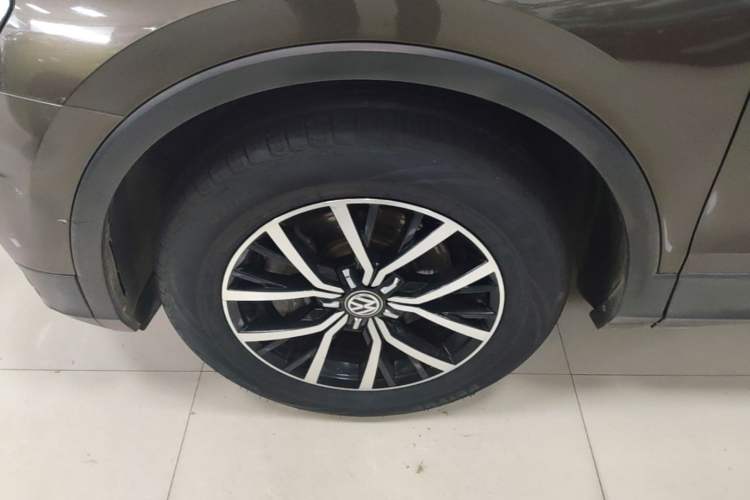 Used Volkswagen Tiguan L 2017 330TSI Automatic Two-Wheel Drive Luxury Edition Left Front Wheel Hub