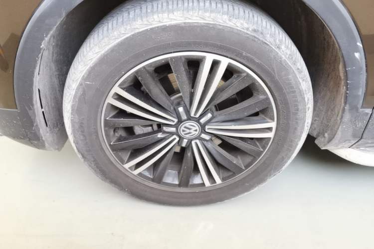 Used Volkswagen Tiguan L 2017 380TSI Automatic All-Wheel-Drive Luxury Edition Left Front Wheel Hub