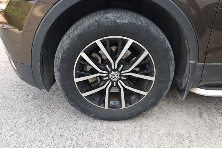 Used Volkswagen Tiguan L 2017 330TSI Automatic Two-Wheel Drive Luxury Edition Left Front Wheel Hub