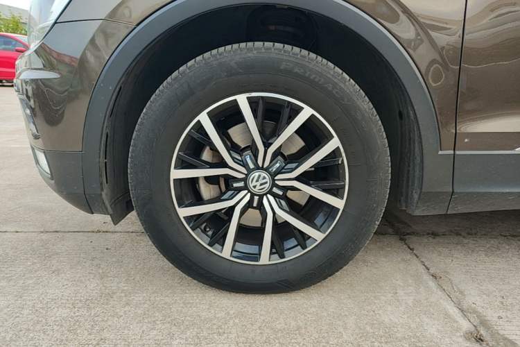 Used Volkswagen Tiguan L 2017 330TSI Automatic Two-Wheel Drive Luxury Edition Left Front Wheel Hub