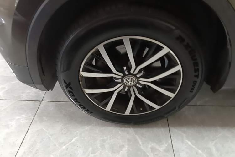 Used Volkswagen Tiguan L 2017 330TSI Automatic Two-Wheel Drive Luxury Edition Left Front Wheel Hub
