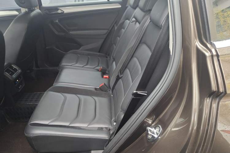 Used Volkswagen Tiguan L 2017 330TSI Automatic Two-Wheel Drive Luxury Edition Left Rear Seat