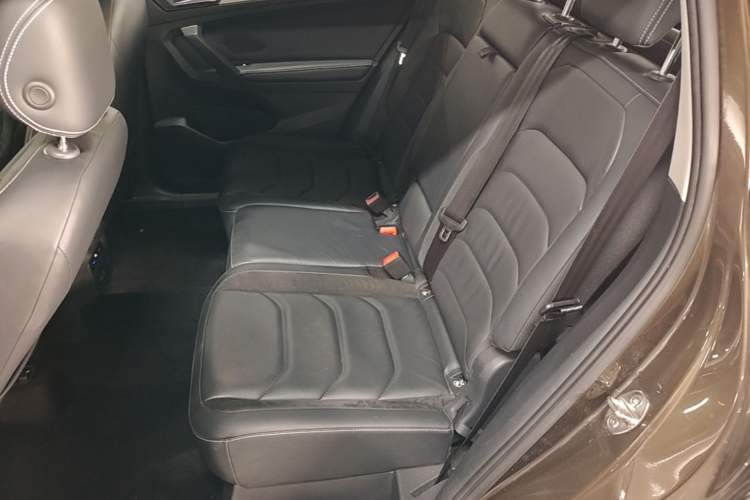Used Volkswagen Tiguan L 2017 380TSI Automatic All-Wheel-Drive Luxury Edition Left Rear Seat