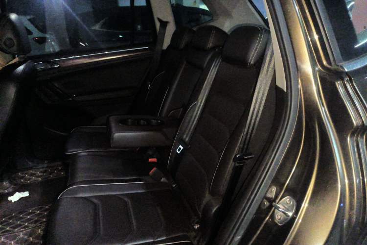 Used Volkswagen Tiguan L 2017 330TSI Automatic Two-Wheel Drive Flagship Edition Left Rear Seat