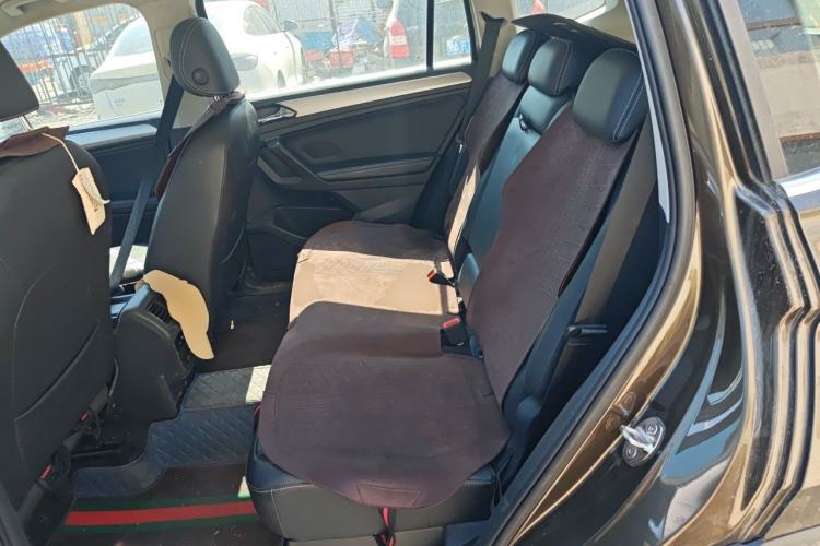 Used Volkswagen Tiguan L 2017 380TSI Automatic All-Wheel-Drive Luxury Edition Left Rear Seat
