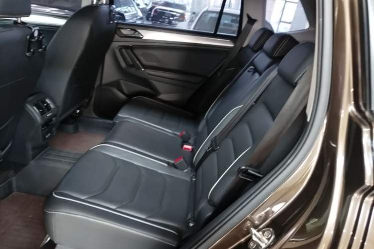 Used Volkswagen Tiguan L 2017 380TSI Automatic All-Wheel Drive Supreme Flagship Edition Left Rear Seat