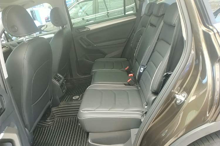 Used Volkswagen Tiguan L 2017 330TSI Automatic Two-Wheel Drive Flagship Edition Left Rear Seat