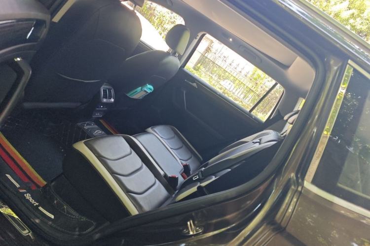 Used Volkswagen Tiguan L 2017 330TSI Automatic Two-Wheel Drive Luxury Edition Left Rear Seat