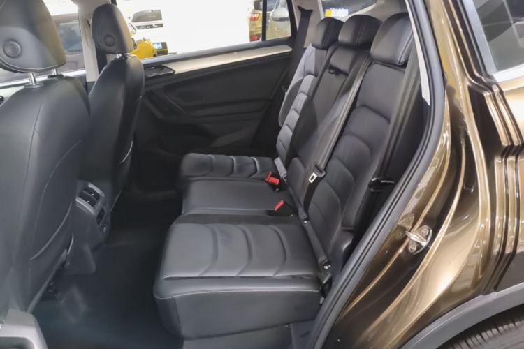 Used Volkswagen Tiguan L 2017 330TSI Automatic Two-Wheel Drive Comfort Edition Left Rear Seat