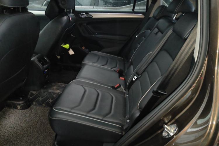 Used Volkswagen Tiguan L 2017 380TSI Automatic All-Wheel-Drive Flagship Edition Left Rear Seat