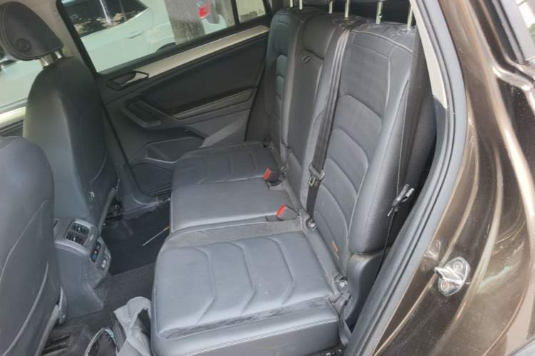 Used Volkswagen Tiguan L 2017 330TSI Automatic Two-Wheel Drive Luxury Edition Left Rear Seat