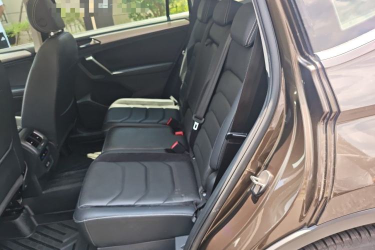 Used Volkswagen Tiguan L 2017 330TSI Automatic Two-Wheel Drive Luxury Edition Left Rear Seat