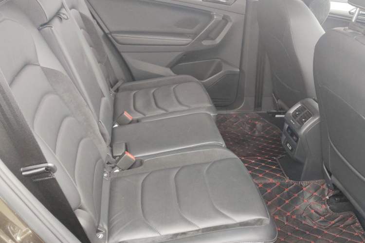 Used Volkswagen Tiguan L 2017 330TSI Automatic Two-Wheel Drive Luxury Edition Left Rear Seat