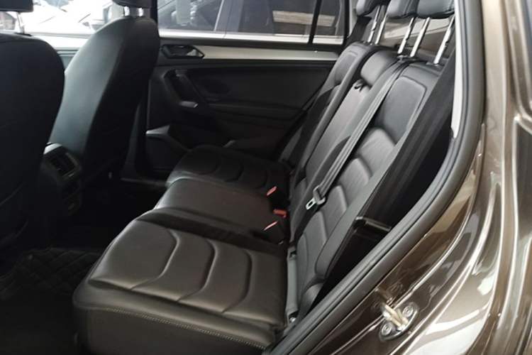 Used Volkswagen Tiguan L 2017 330TSI Automatic Two-Wheel Drive Luxury Edition Left Rear Seat
