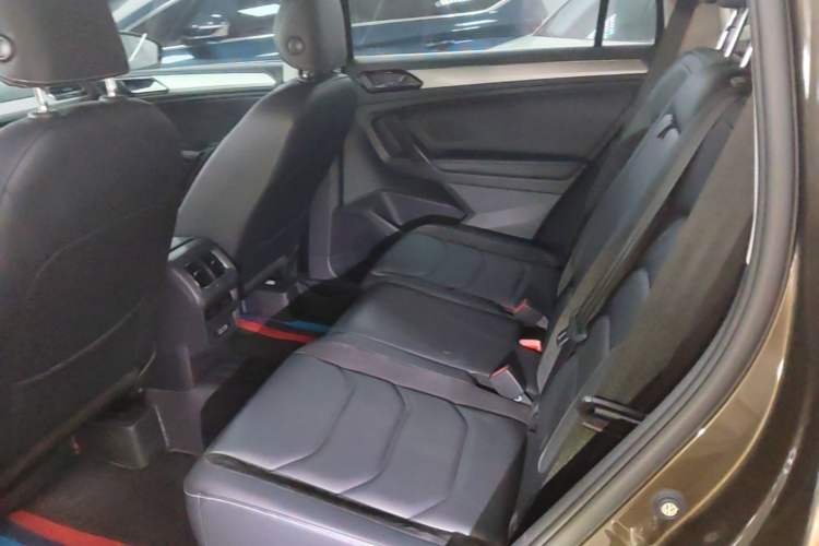 Used Volkswagen Tiguan L 2017 330TSI Automatic Two-Wheel Drive Luxury Edition Left Rear Seat