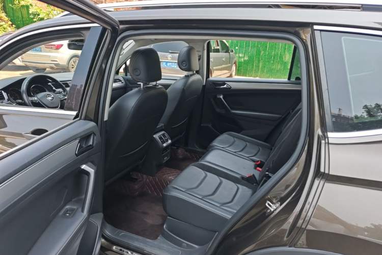 Used Volkswagen Tiguan L 2017 330TSI Automatic Two-Wheel Drive Luxury Edition Left Rear Seat