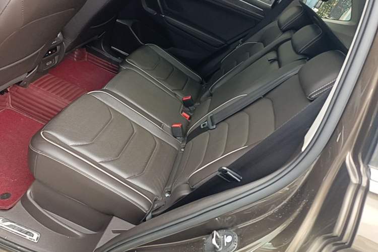 Used Volkswagen Tiguan L 2017 330TSI Automatic Two-Wheel Drive Flagship Edition Left Rear Seat