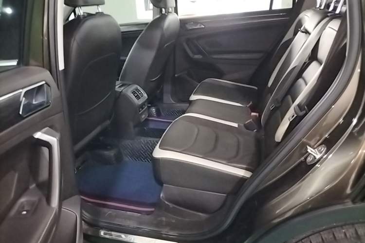 Used Volkswagen Tiguan L 2017 330TSI Automatic Two-Wheel Drive Luxury Edition Left Rear Seat