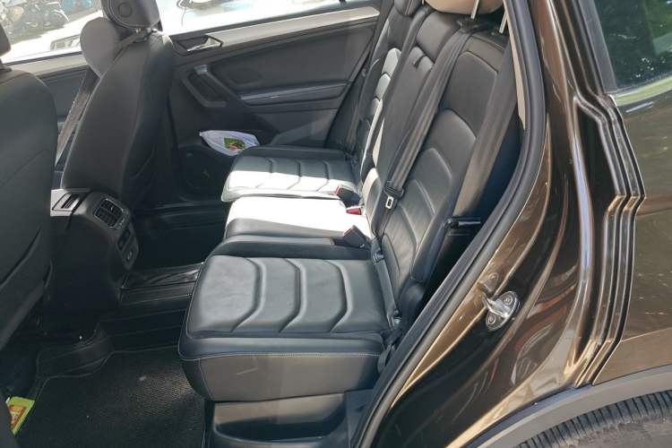 Used Volkswagen Tiguan L 2017 330TSI Automatic Two-Wheel Drive Luxury Edition Left Rear Seat